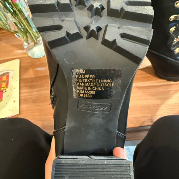 Express Women’s platform lace-up boots - Picture 5 of 5